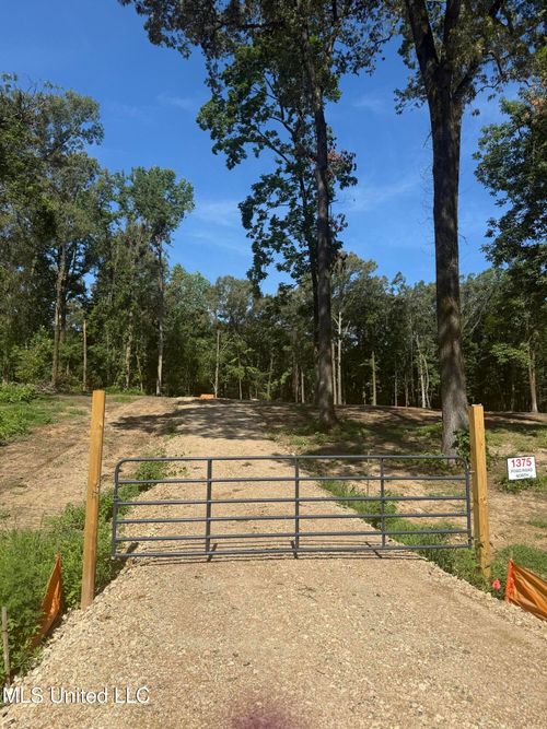 1375 Fogg Rd, Lake Cormorant, MS, 38641 | Card Image