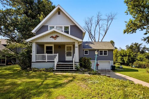 2261 Coldstream Ave Ne, Cedar Rapids, IA, 52402-3762 | Card Image
