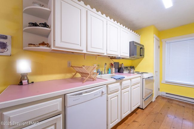 Galley Kitchen | Image 13
