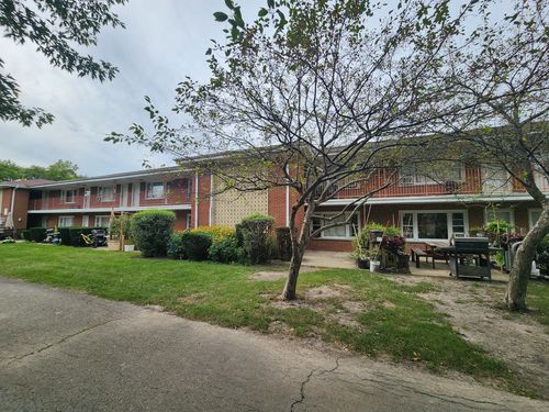 16-1107 E Algonquin Rd, Arlington Heights, IL, 60005-4637 | Card Image