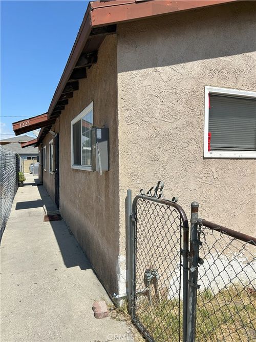 1233 West 33rd Street, Long Beach, CA, 90810 | Card Image