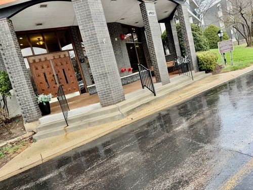 apt-407-4900 Foster St, Skokie, IL, 60077-1359 | Card Image