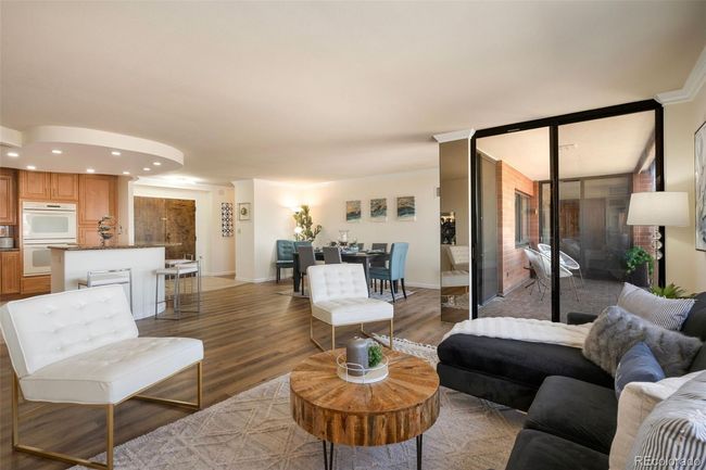APT-2402 - 1551 Larimer St, Condo with 2 bedrooms, 2 bathrooms and 1 parking in Denver CO | Image 6