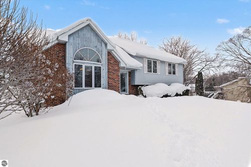 2643 Ra Wa Si, Traverse City, MI, 49685 | Card Image