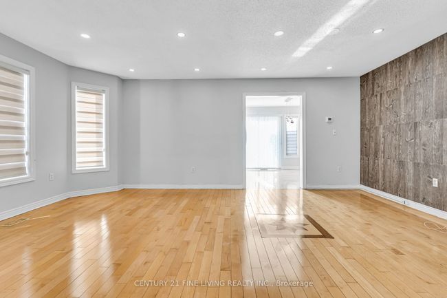 53 Pressed Brick Dr, House attached with 4 bedrooms, 4 bathrooms and 2 parking in Brampton ON | Image 5