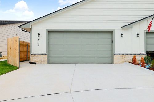 2433 S Wheatland Ct, Wichita, KS, 67235-4142 | Card Image