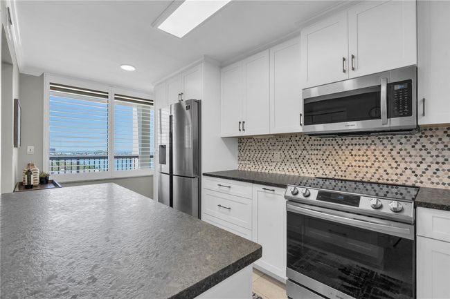 APT-1103 - 9495 Blind Pass Rd, Condo with 2 bedrooms, 2 bathrooms and null parking in ST PETE BEACH FL | Image 12