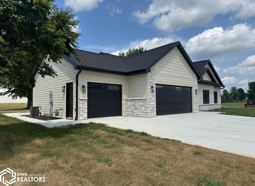 2001 W River Dr, Humboldt, IA, 50548-2633 | Card Image