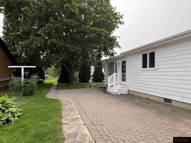 915 Armstrong Blvd S, House other with 3 bedrooms, 3 bathrooms and null parking in Saint James MN | Image 4