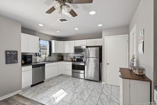 515 Mitchell Ave, Schertz, TX, 78154-1619 | Card Image