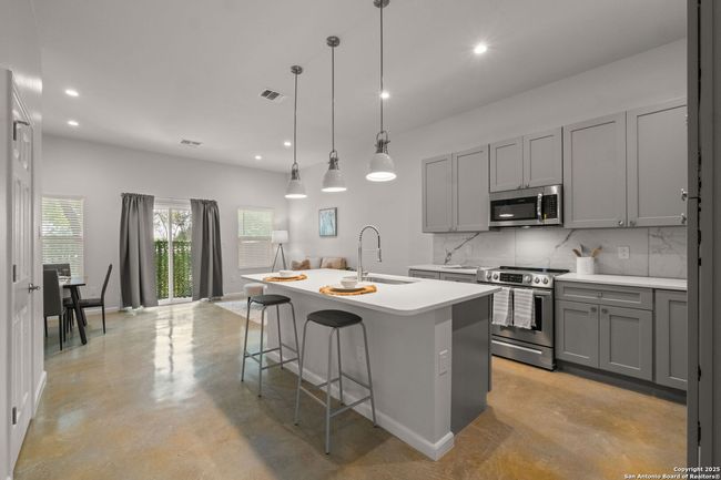 3 - 1002 Morningside Dr, Townhouse with 3 bedrooms, 3 bathrooms and null parking in Terrell Hills TX | Image 7