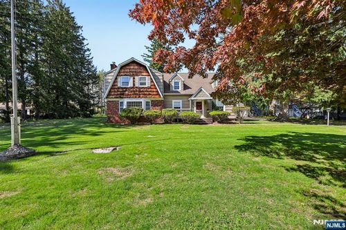37 Nilsen Ave, Mahwah, NJ, 07430-1518 | Card Image
