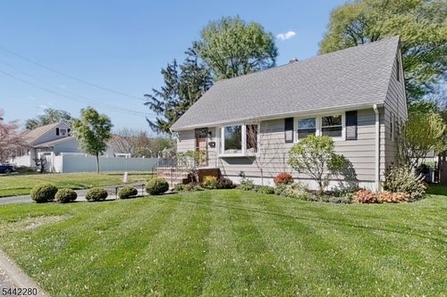 49 Parkway, Little Falls, NJ, 07424-1227 | Card Image