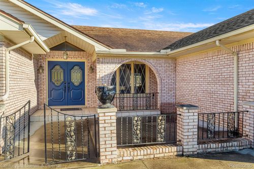 20154 Riverside Dr, Livonia, MI, 48152-1133 | Card Image