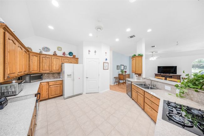 107 Stageline Dr, House other with 2 bedrooms, 2 bathrooms and null parking in Kyle TX | Image 8