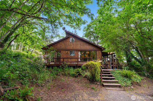 581 Geranium St, Kalama, WA, 98625-0042 | Card Image