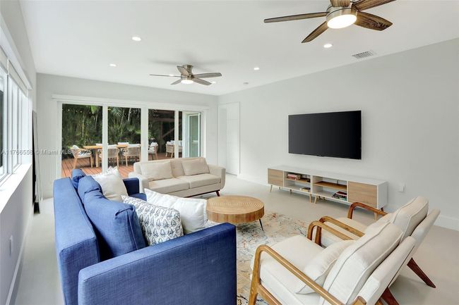 646 Ne 114 Th St, House other with 3 bedrooms, 2 bathrooms and null parking in Biscayne Park FL | Image 7