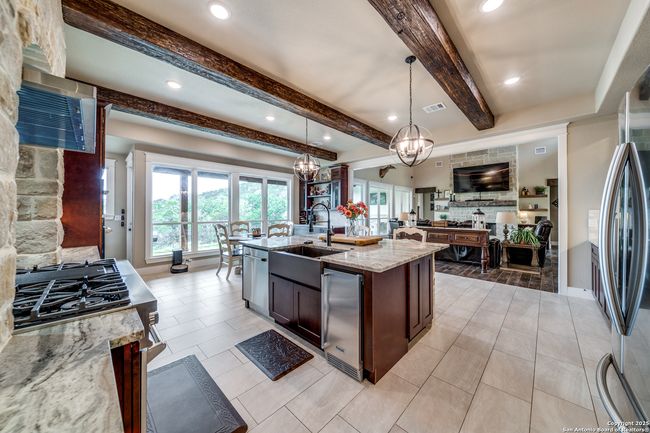 895 Private Road 1742, House other with 4 bedrooms, 5 bathrooms and null parking in Mico TX | Image 11