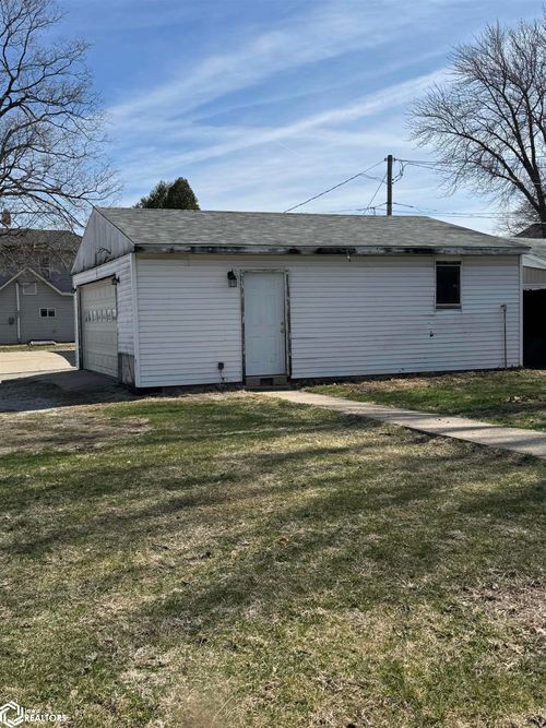 102 Ballard St, West Burlington, IA, 52655-1302 | Card Image