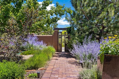 1450 Miracerros Loop S, Santa Fe, NM, 87505-4024 | Card Image