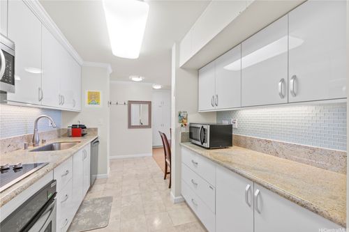 apt-2107-1561 Kanunu St, Honolulu, HI, 96814-3282 | Card Image