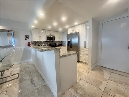 519-3800 S Ocean Dr, Hollywood, FL, 33019-2917 | Card Image