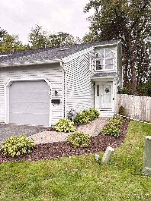 140 Memphis St, Liverpool, NY, 13088-5212 | Card Image