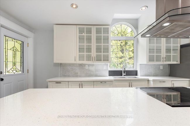 109 Maple Ave, House other with 2 bedrooms, 2 bathrooms and 6 parking in Sutton West ON | Image 15