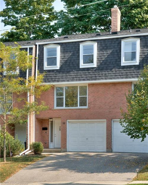 Lower Only 212 Allen St E Waterloo Townhouses & Real Estate for Sale