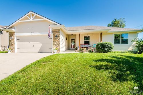 8797 Nellie Dr, Manhattan, KS, 66502-1403 | Card Image