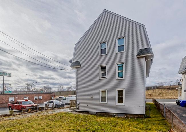 369 - 367 E Columbus Ave, Home with 9 bedrooms, 3 bathrooms and 3 parking in Springfield MA | Image 4