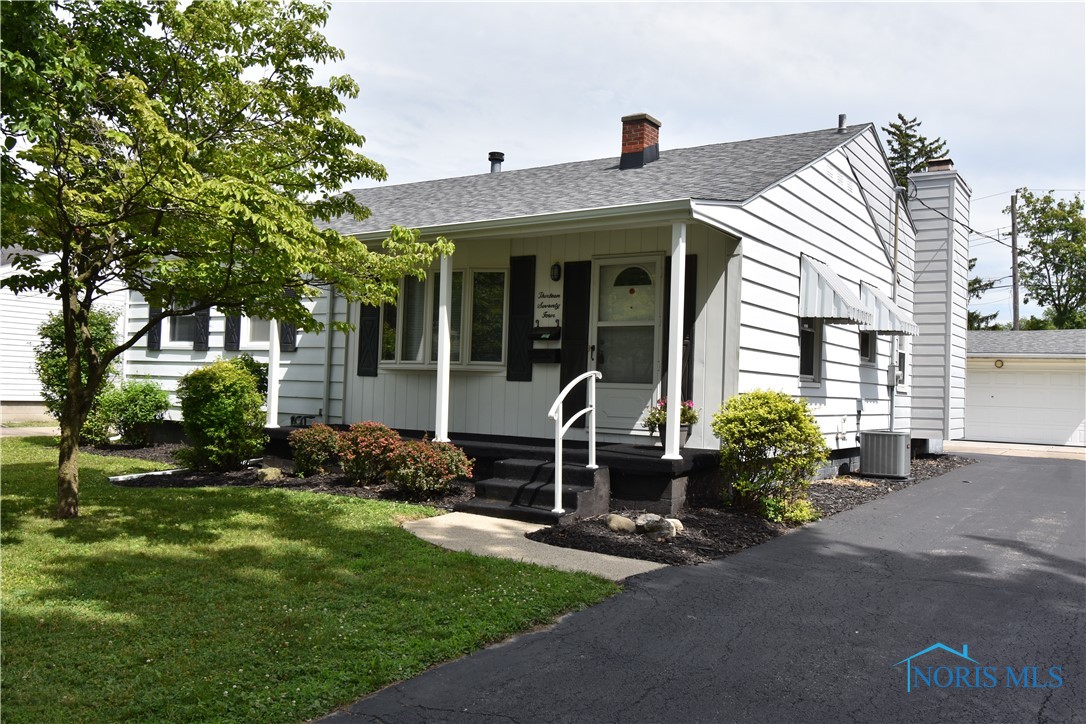 June Dr, Maumee, OH 43537