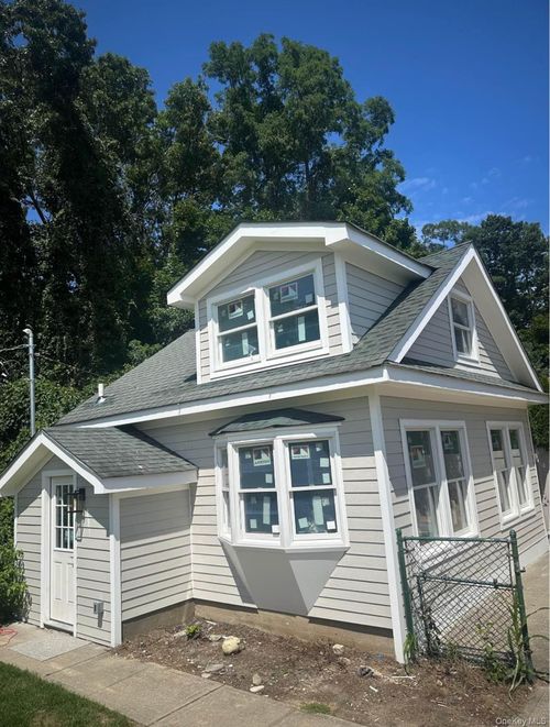 98 Kohr Road, Smithtown, NY, 11754 | Card Image