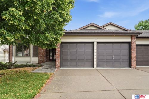 722 Lancashire Ct, Lincoln, NE, 68510-5216 | Card Image