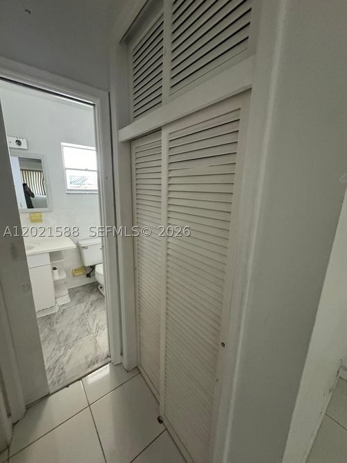 d329-20201 Ne 29th Ct, Aventura, FL, 33180-4110 | Card Image