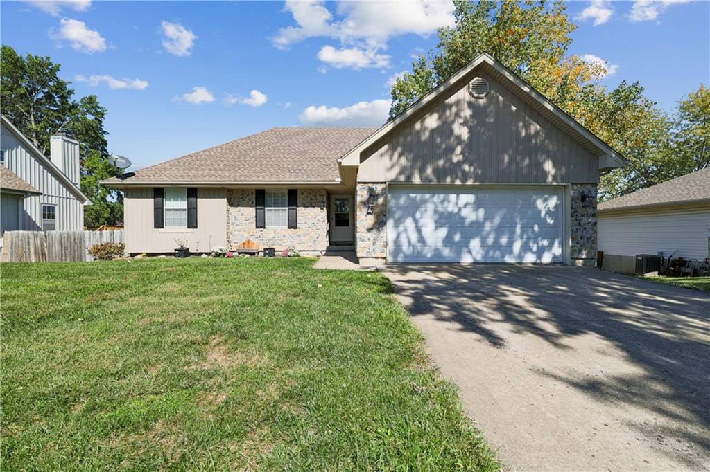 32nd St, Higginsville, MO 64037