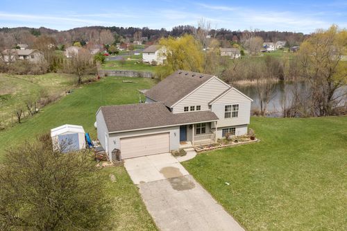 10480 Wolven Ave Ne, Rockford, MI, 49341-7526 | Card Image