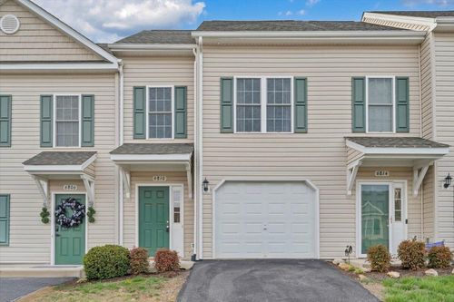 6810 Village Green Dr, Roanoke, VA, 24019-5027 | Card Image