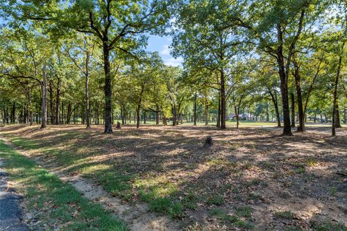 221 Colonial Dr, Mabank, TX, 75156-8933 | Card Image