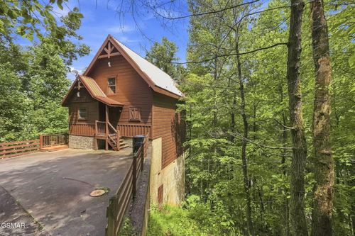 2416 Balsam Cir, Sevierville, TN, 37876 | Card Image