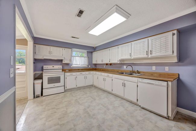 1331 Cloverdale Cir, House other with 3 bedrooms, 2 bathrooms and null parking in Hixson TN | Image 9