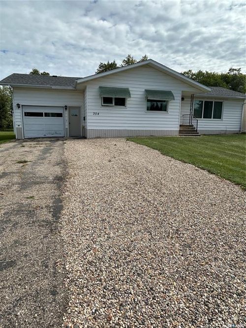 304 Prouse St, Kelvington, SK, S0A4J0 | Card Image