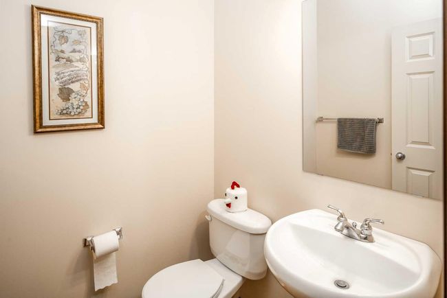 109 St Moritz Place Sw, House other with 3 bedrooms, 3 bathrooms and 4 parking in Calgary AB | Image 11