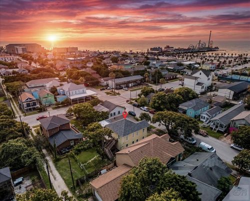 2710 Avenue P 1/2, Galveston, TX, 77550-7764 | Card Image