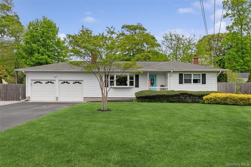 89 Woodlawn Ave, East Moriches, NY, 11940-1535 | Card Image