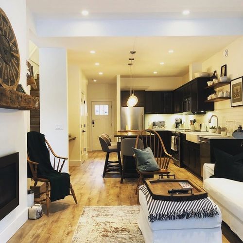 721 Wellington Dr, North Vancouver, BC, V7K1K8 | Card Image