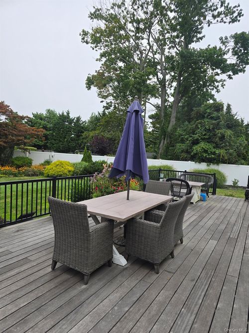 222 Bay Ave, Bayport, NY, 11705-2034 | Card Image