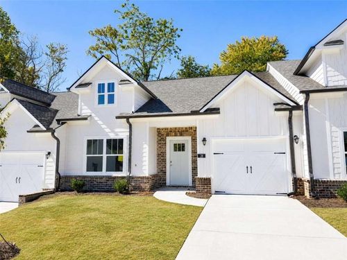 28 Village Ct, Cleveland, GA, 30528-1128 | Card Image