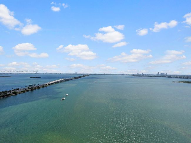 UNIT-2805 - 3131 Ne 7 Th Ave, Condo with 2 bedrooms, 2 bathrooms and null parking in Miami FL | Image 9