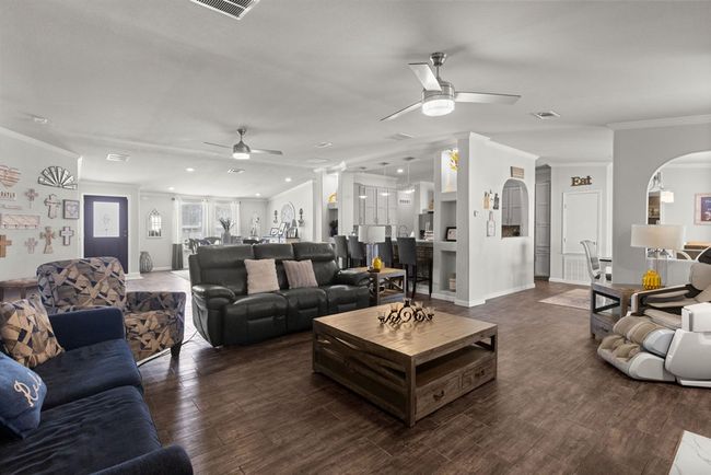 205 Se 1600, House other with 5 bedrooms, 3 bathrooms and 2 parking in Andrews TX | Image 5